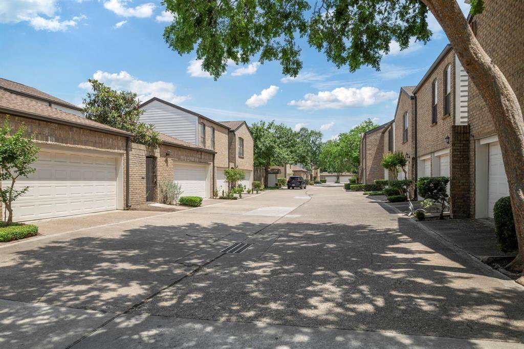 Common driveway -