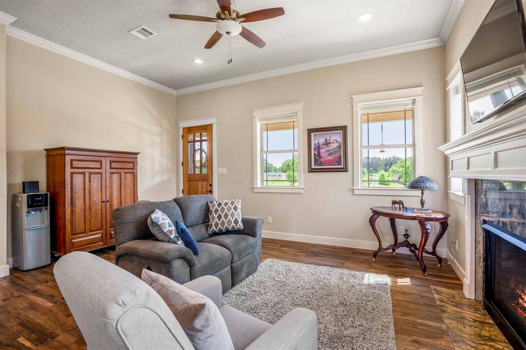 Guest home living room 3