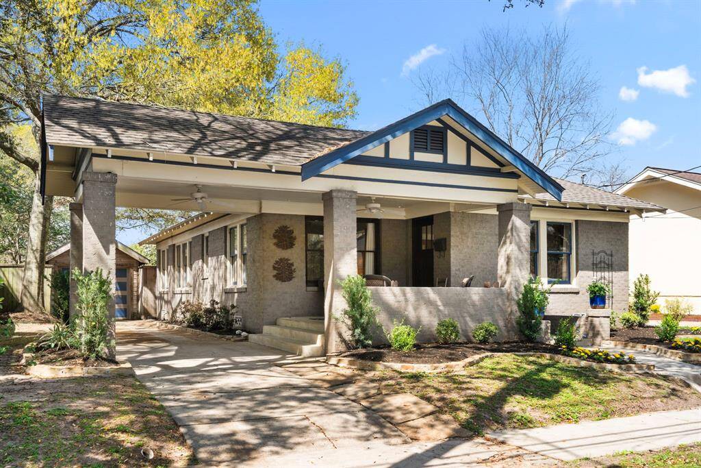 Welcome to Julian, a Classic Heights Bungalow located in the heart of the Houston Heights.