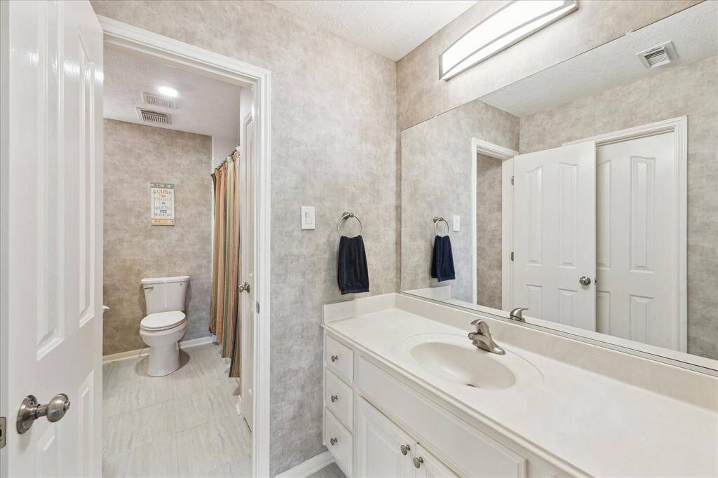 The other half of the Hollywood bath