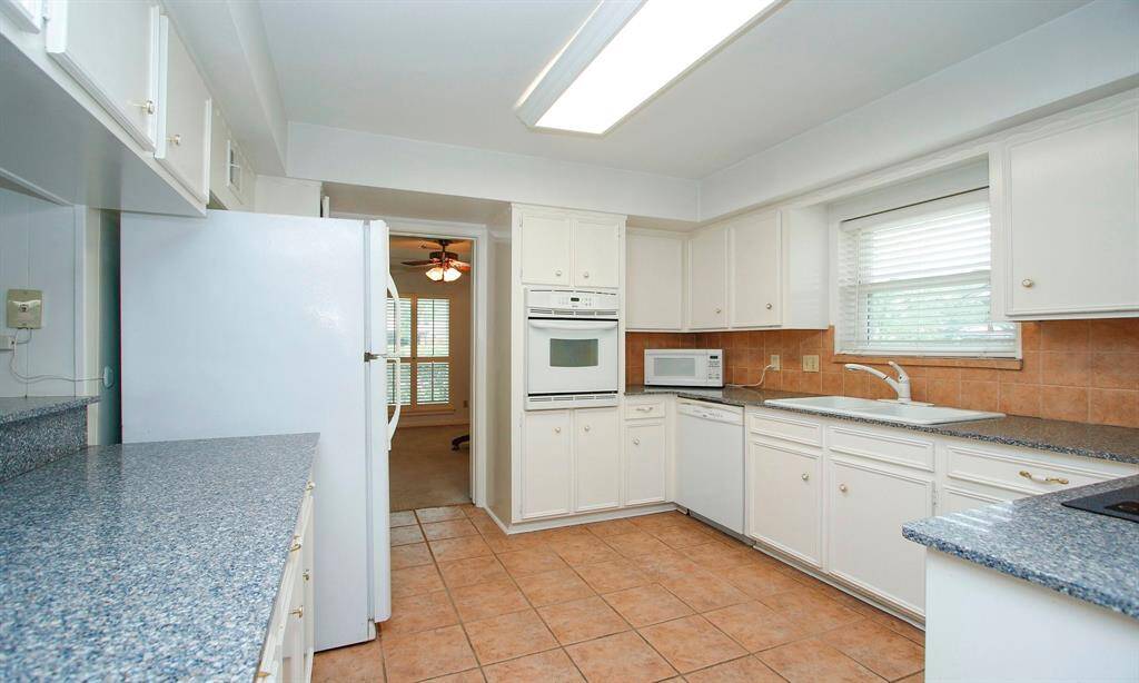 Kitchen has lots of cabinetry and counter space