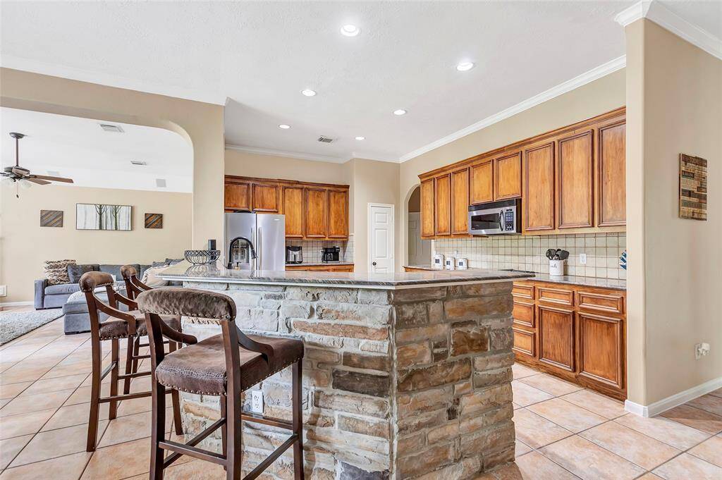 Open Kitchen complete with Breakfast Bar
