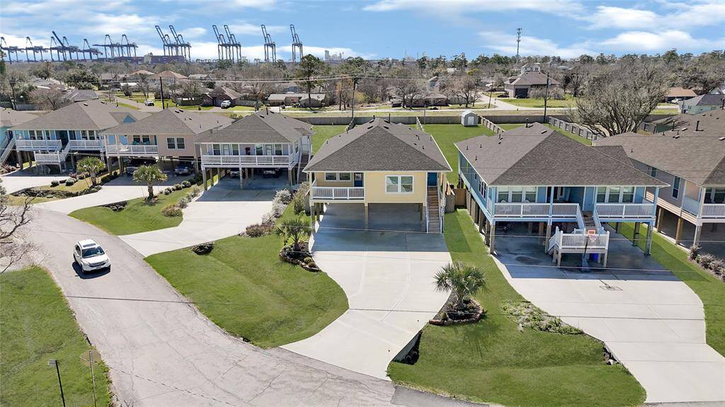a few blocks away from the water, bring your golf cart!