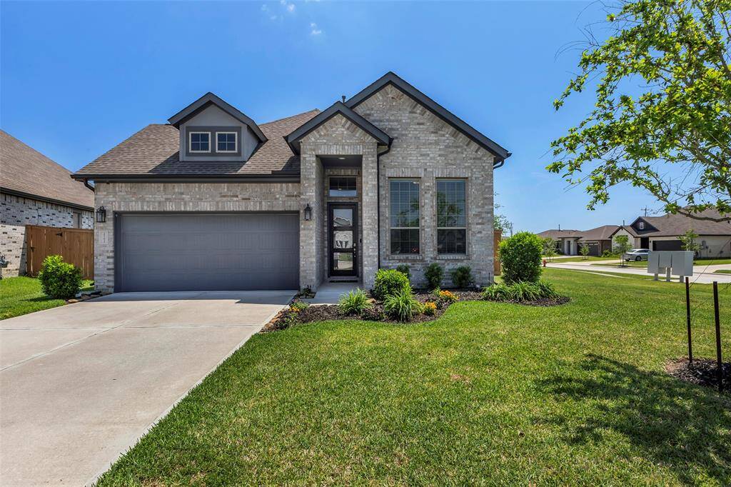 Welcome to 2702 Raspberry Sunset Circle!