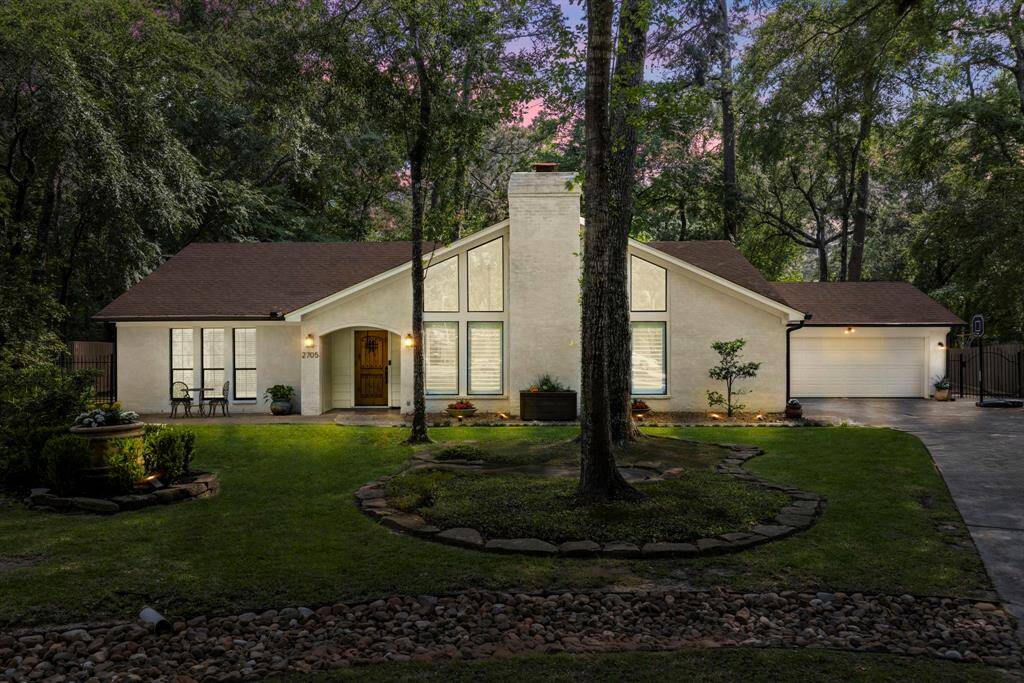 Welcome to 2705 Crossvine Circle, located in a quiet cul-de-sac nestled near The Woodlands Resort and the Golf Trail of the Woodlands.