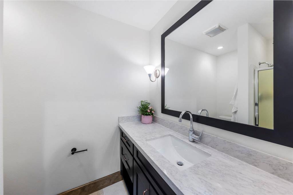 En-suite secondary bathroom with walk-in shower.