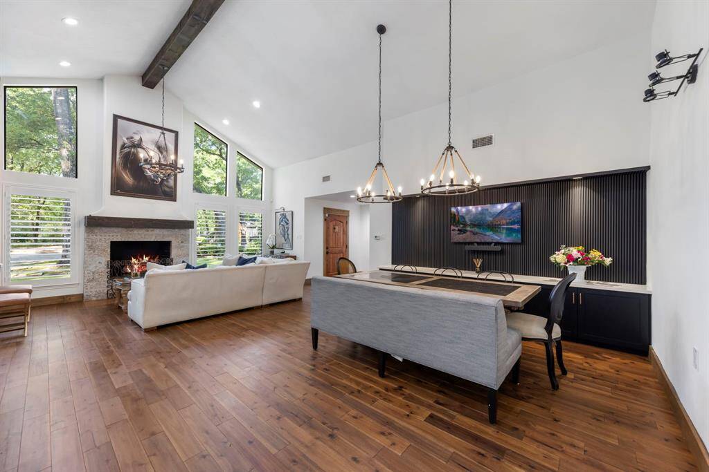 The flow between the rooms creates a sense of continuity, allowing for easy interaction whether you're entertaining guests, preparing a meal, or enjoying a quiet dinner.