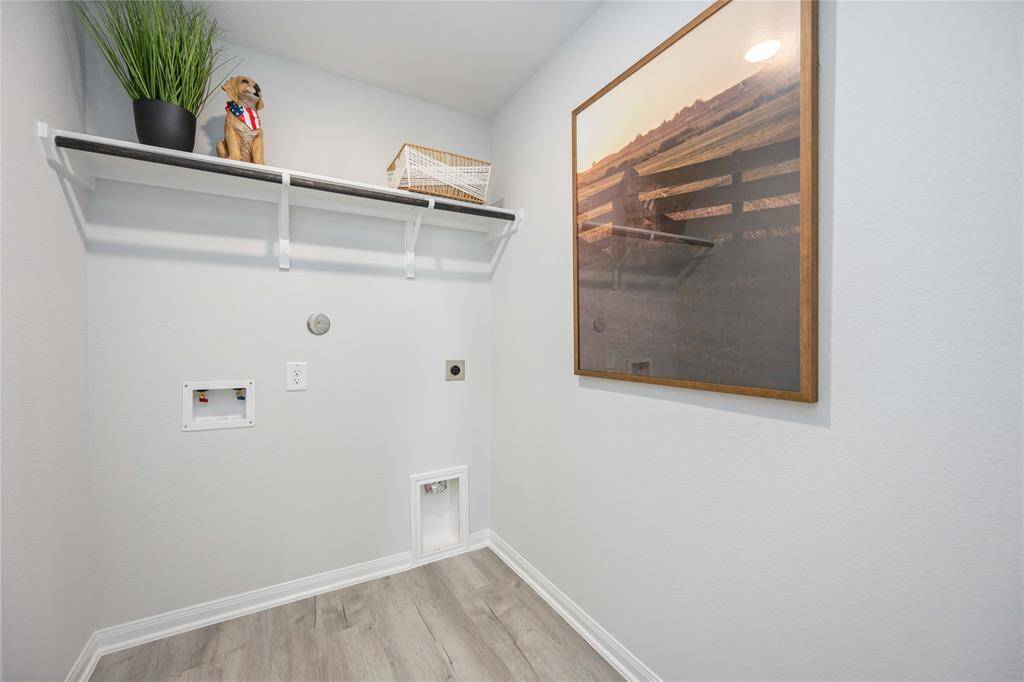 Please meet with the sales consultant first at the model home.