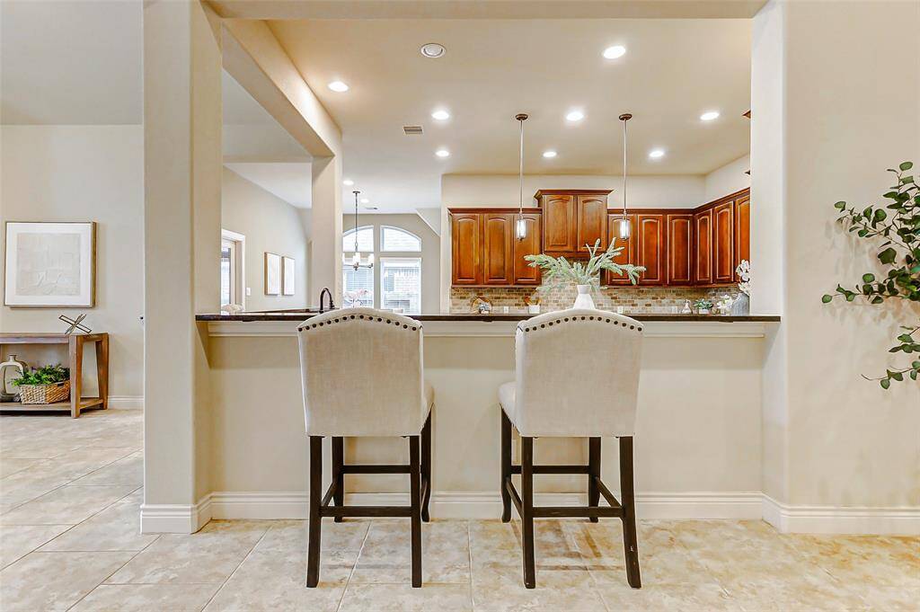 Enjoy breakfast at the bar or use it for serving as your host family or friends.