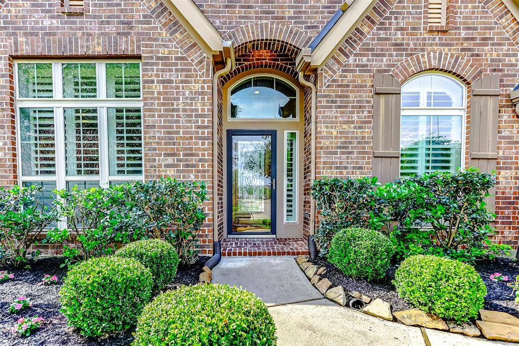 You and your guests will be welcomed with style at the entrance, which features a large glass front door and an arched window above.