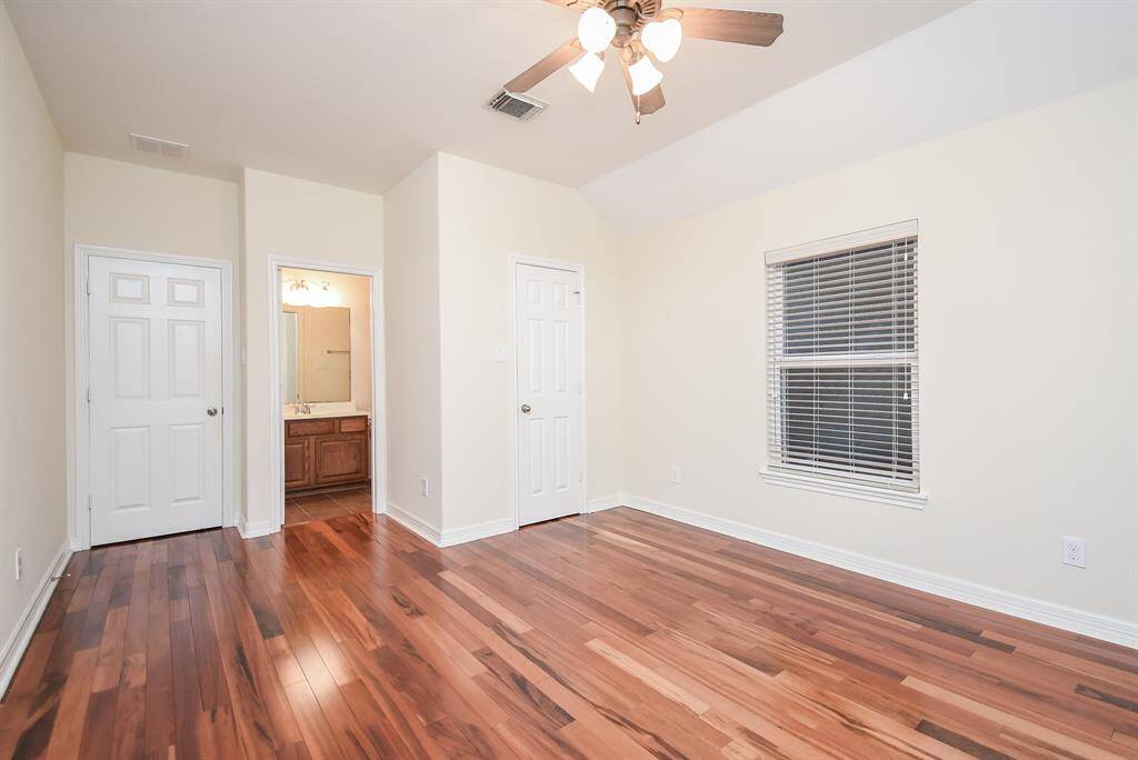 You'll love the en-suite bedroom for your guest!  Very clean, well cared for and recently painted.