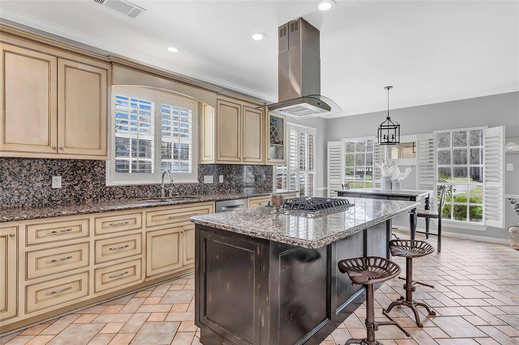 Large Kitchen with Granite Counters, Separate Double Gas Ovens, Gas Cook-Top and Tons of Cabinet Space