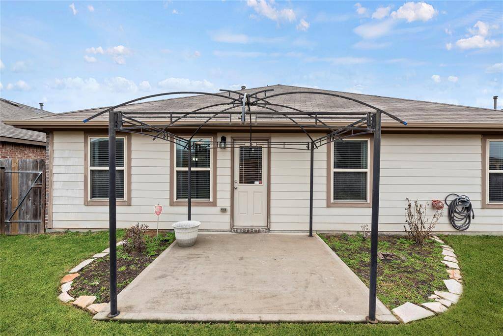 Now to the backyard space. Light up the grill and invite friends over.