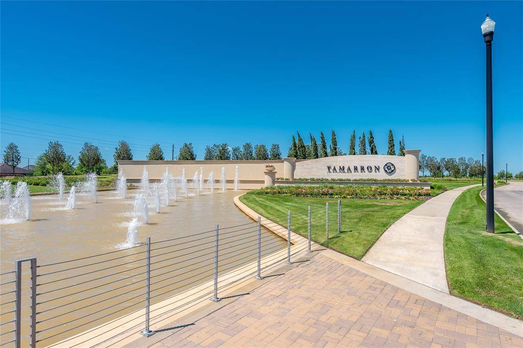 Tamarronis a boutique community with resort-inspired living. Just 15 minutes from Energy Corridor, convenient access to parks, pools, and much more. Something for everyone to enjoy here.