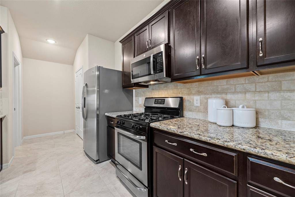 Stainless steel appliances bring a sleek and modern aesthetic to the kitchen, while also offering top-of-the-line performance and durability.
