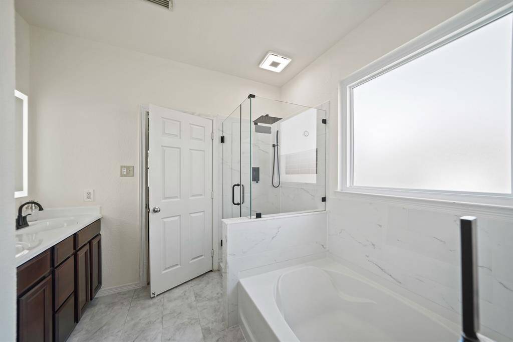 Additional features include a private water closet and walk-in wardrobe closet.