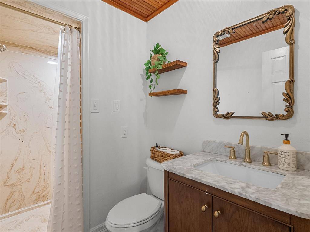 Downstairs full bathroom