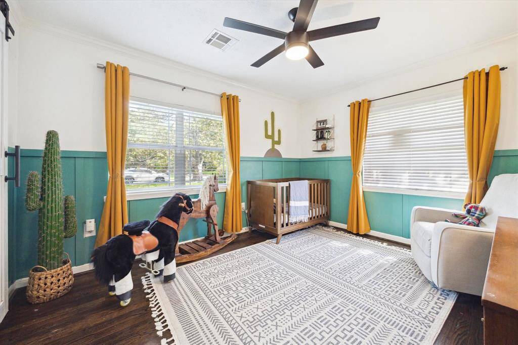 Full bathroom shared by secondary bedrooms