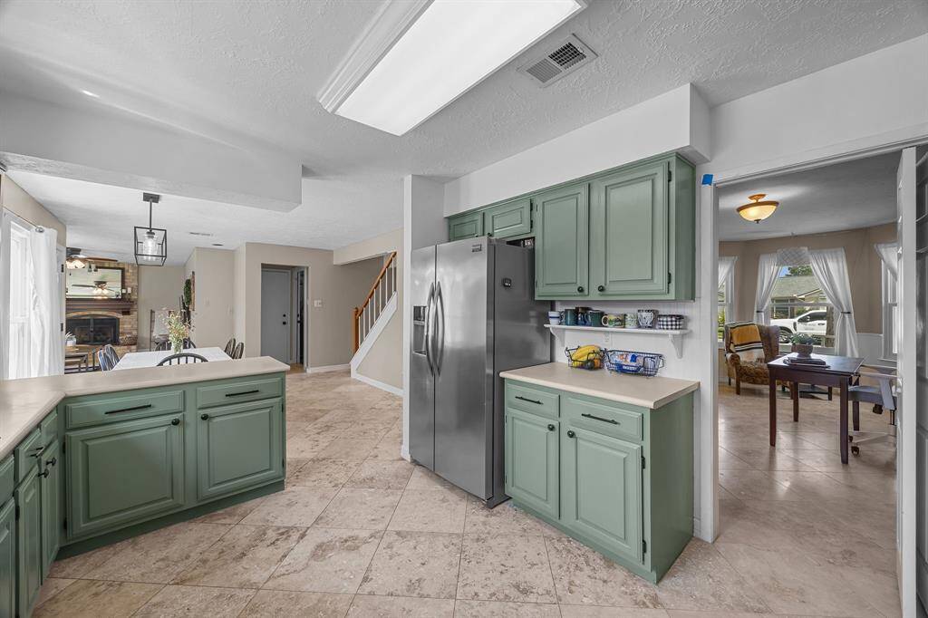 Kitchen has walk in pantry