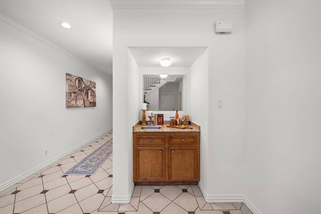 Great little wet bar, perfect for guests staying in Bedroom #1.
