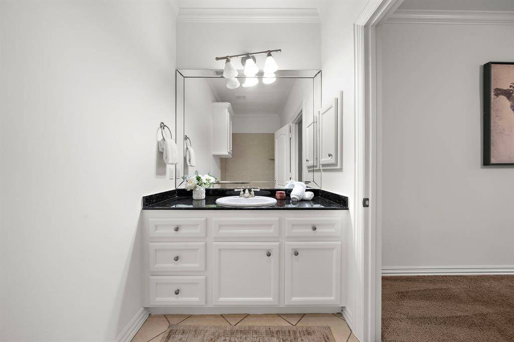 Private bathroom to Bedroom #1.