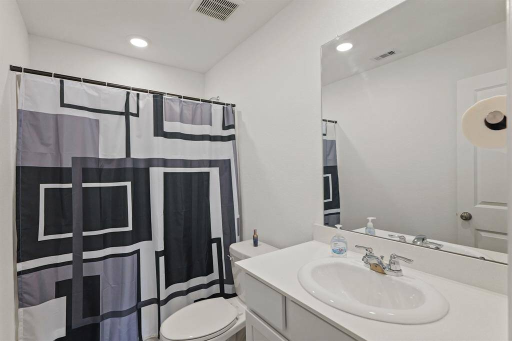 Secondary bathroom, located on the second level