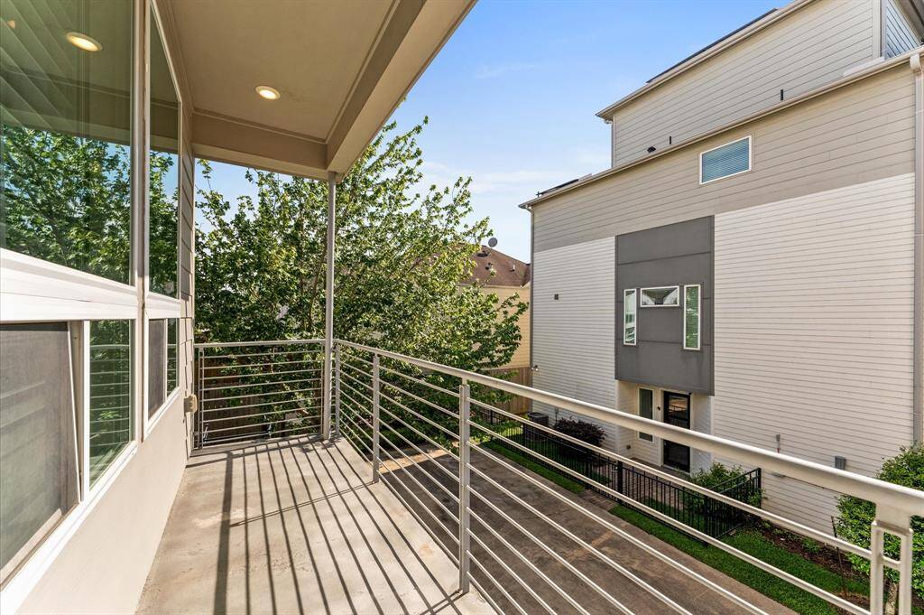 2nd floor balcony, off of living room