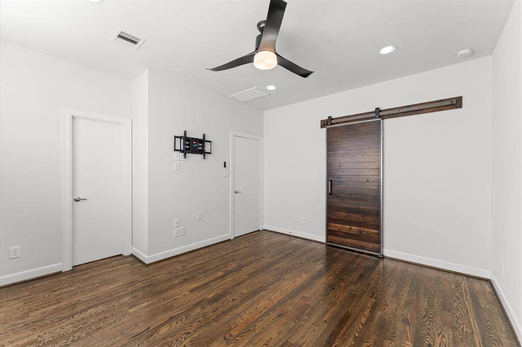 Barn door offering more space to furnish