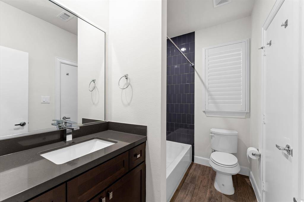 1st floor full bathroom
