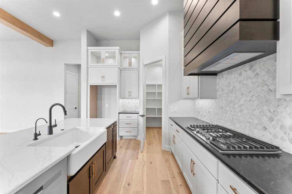 Apron Sink, Double Hidden Waste Pull-out, and Gas Cooktop with Vent to the Exterior
