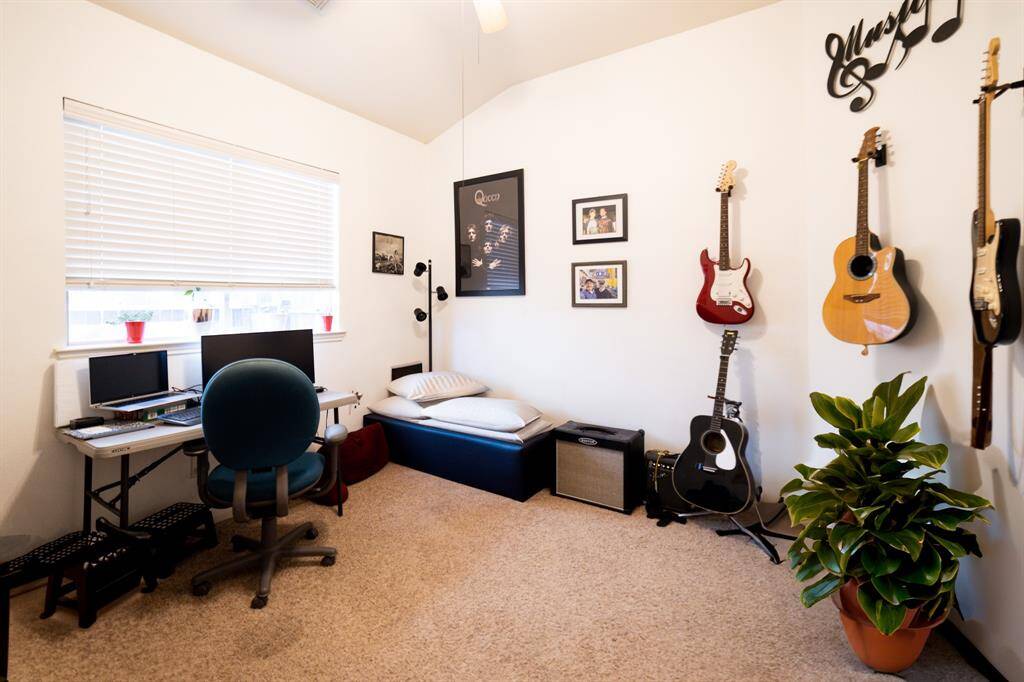 Guest bedroom