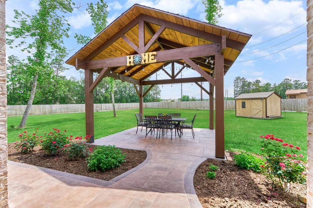 Beautiful gazebo with amazing view to the enormous backyard