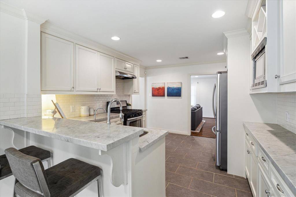 Kitchen has lots of counter space including a breakfast bar