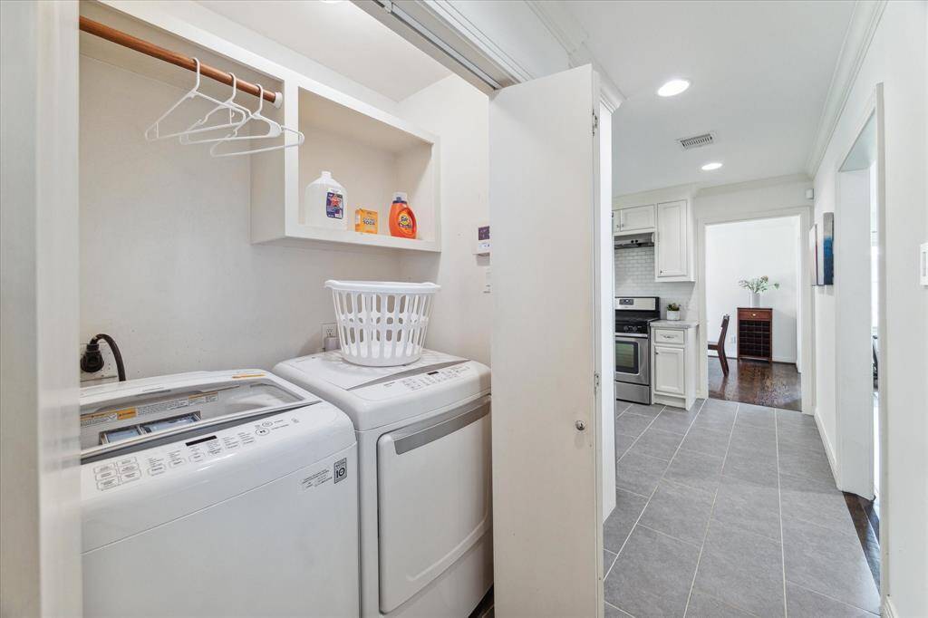 Indoor laundry closet conveniently located off of the hallway and kitchen