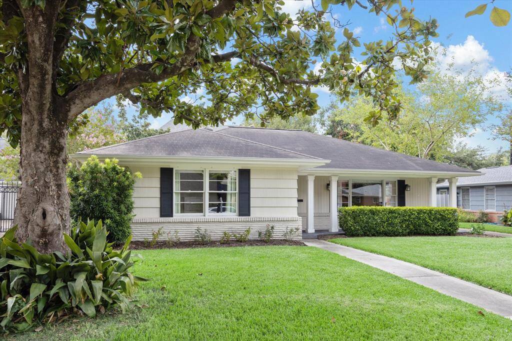 Steps away from the Braes Bayou hike and bike trail