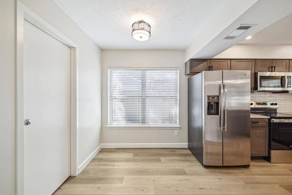 Kitchen refrigerator is included