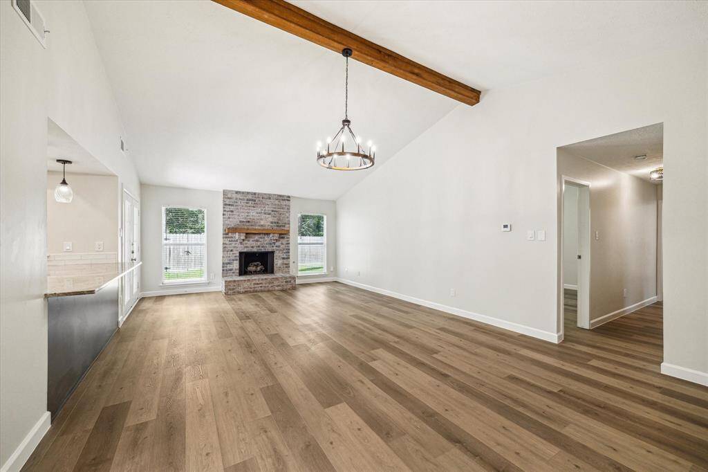 Light and bright family room with vaulted ceiling