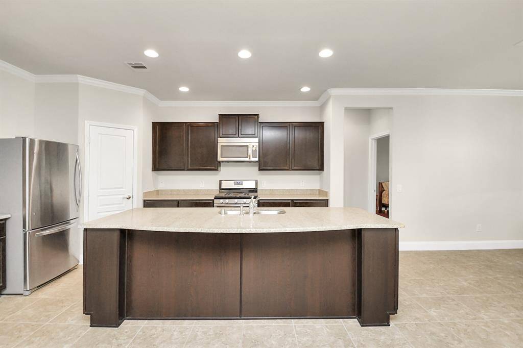 The large island offers sit-up seating, keeping your guests involved in their favorite fare.