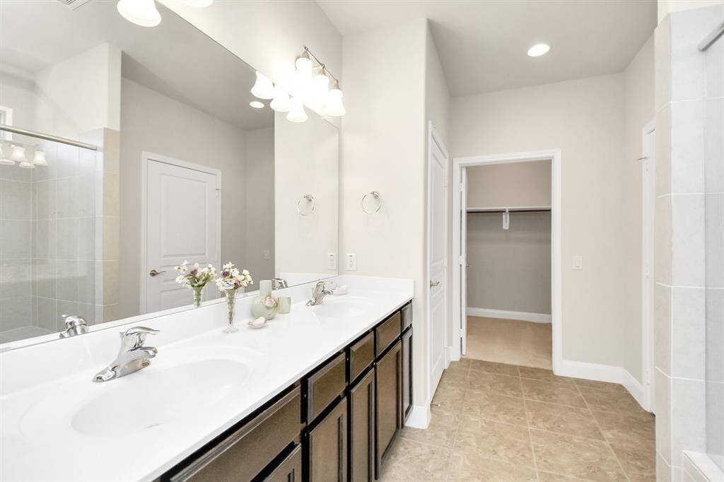 Dual sinks with plenty of storage