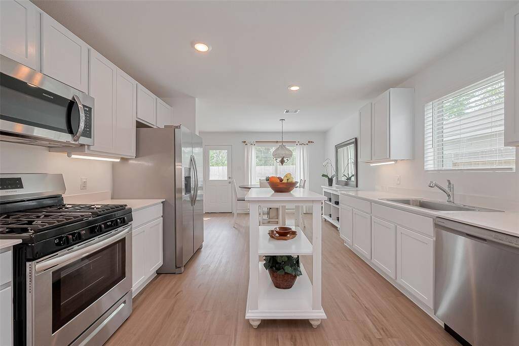 Bright and spacious kitchen, ideal for cooking enthusiasts who appreciate both style and functionality.