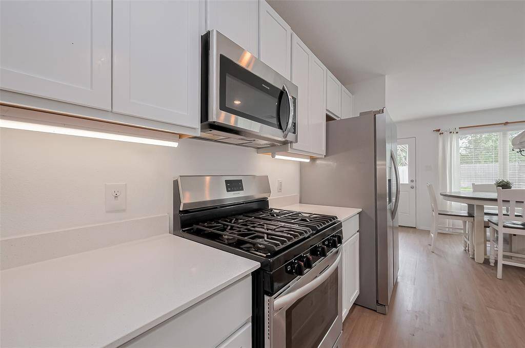 Modern kitchen equipped with elegant quartz countertops and stainless steel appliances — the perfect blend of style and modern look.
