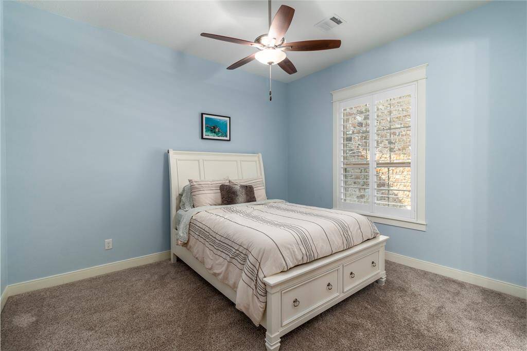 Secondary bedroom w/Hollywood bath.
