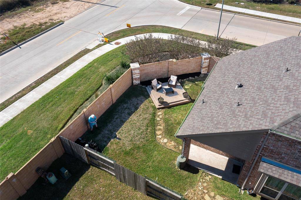 Charming backyard with a cozy patio area, perfect for relaxation and outdoor gatherings.