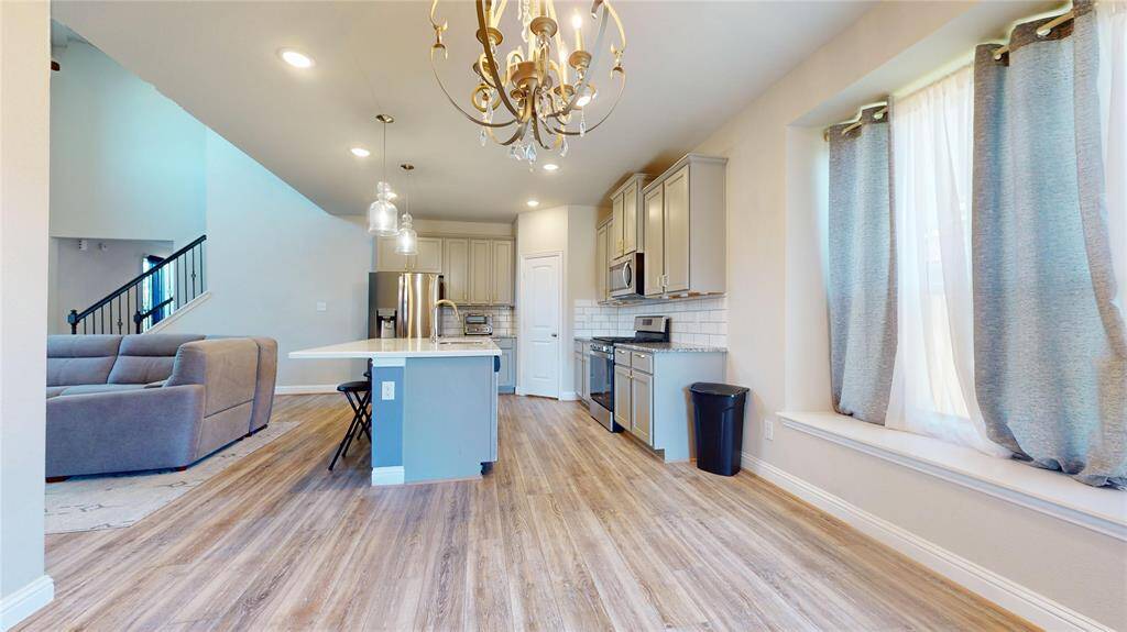 Cozy dining nook adjacent to the kitchen.