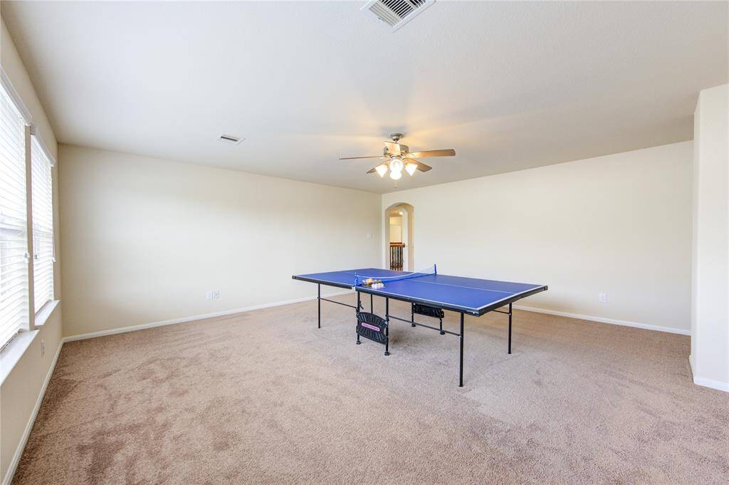 SPACIOUS GAME ROOM