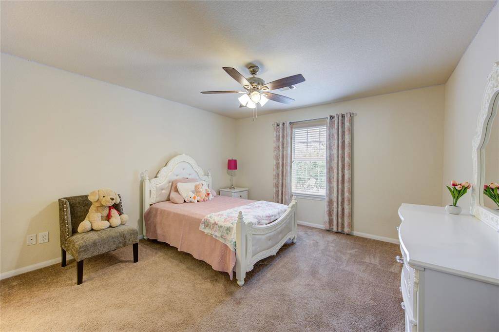 2ND BEDROOM (2ND FLOOR)