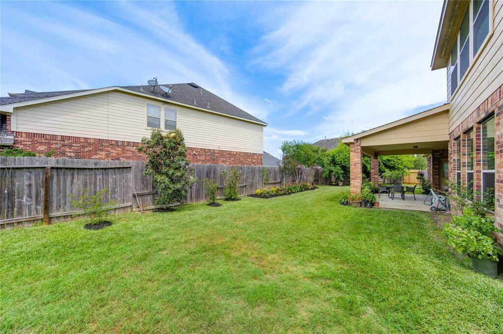 SPACIOUS BACKYARD