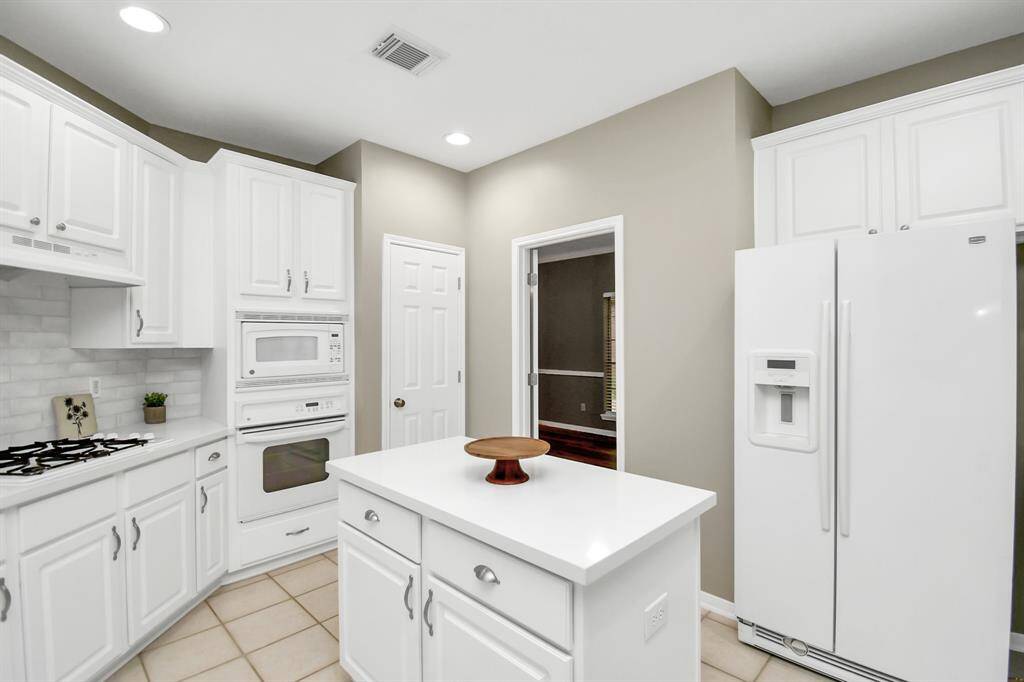 kitchen opens to breakfast/family room