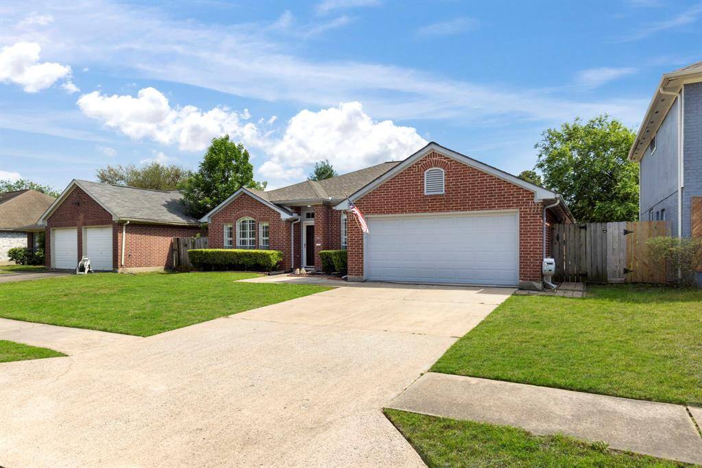 Plenty of space for parking on the long double-wide driveway.