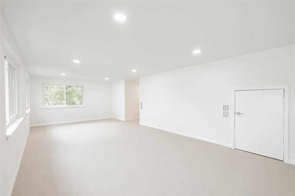 Giant upstairs bedroom 3 with bathroom